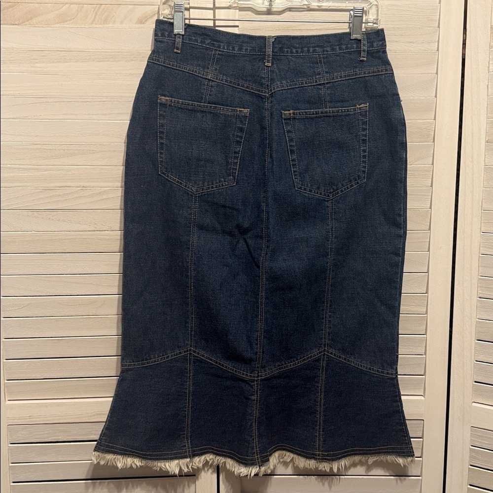 Y2K Denim Trumpet Skirt with Frayed Hem. Size 6 - Picture 2 of 9
